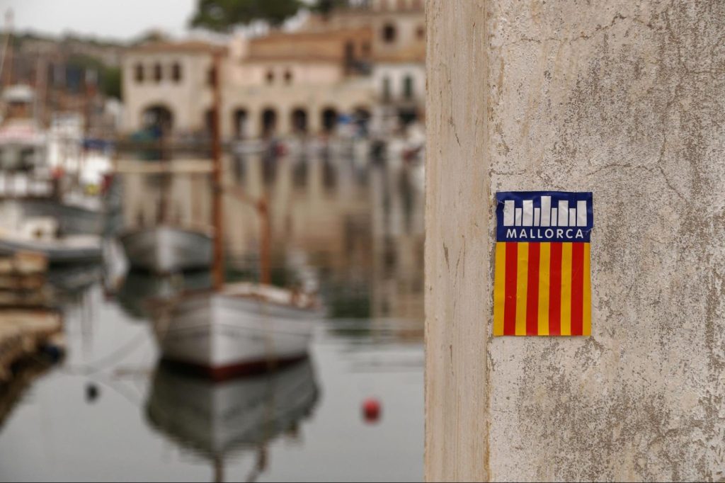 Mallorca harbor with boats and island sign